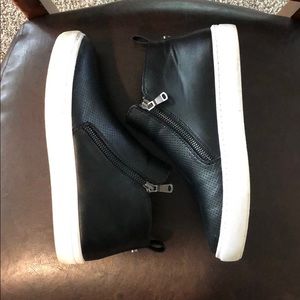 Steve Madden black leather sneakers